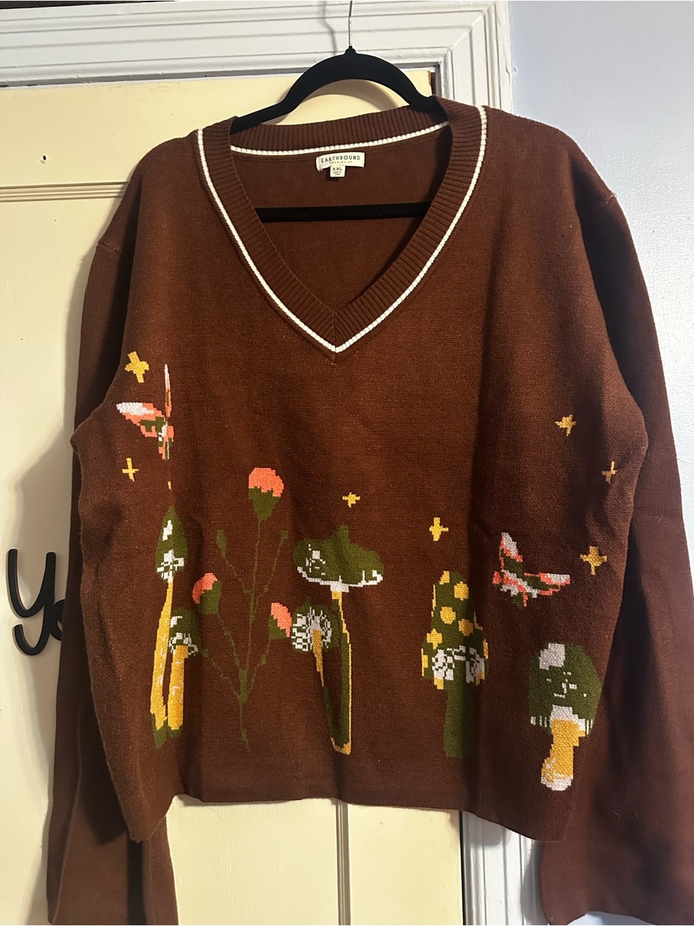 EARTHBOUND Brown V-Neck Floral & Bird Intarsia Sweater